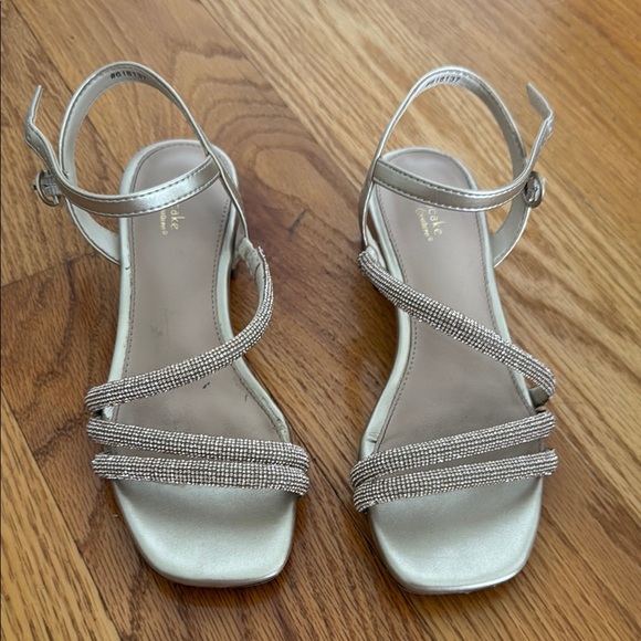Elegant Silver Strappy Sandals - Picture 1 of 3